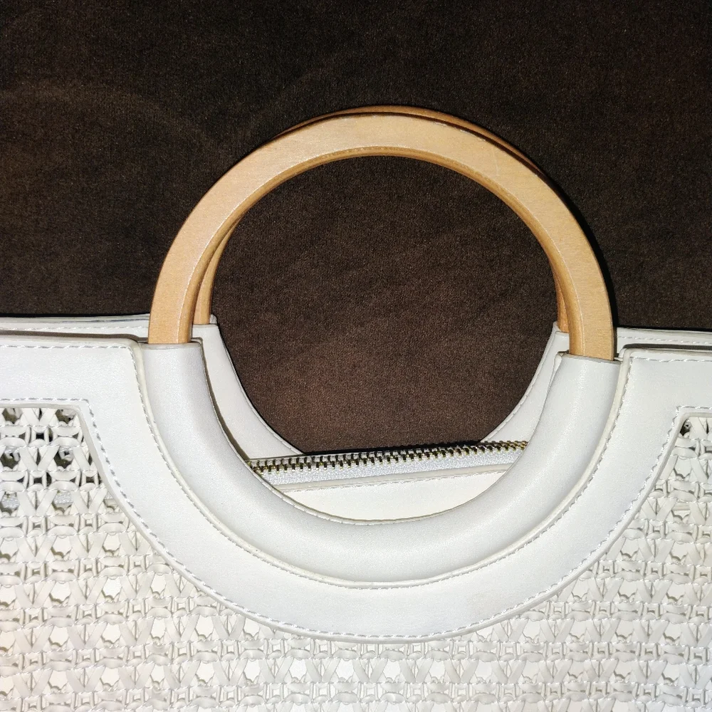 Mali + Lili Brielle Woven Tote w/ Removable Pouch 2-in-1 White Purse Wood Handle